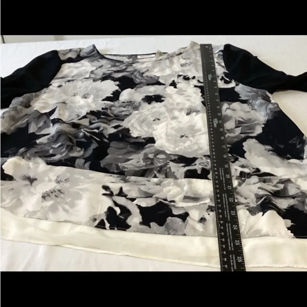 DKNYC Blouse Top Women’s Size Medium Color Black White Floral Pattern - Picture 7 of 10